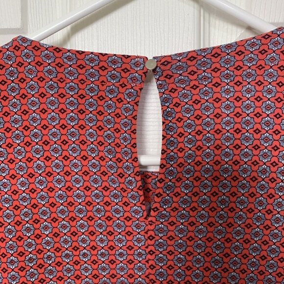 Banana Republic Top Women’s Small Red Gray Black Pattern Short Sleeve - Picture 5 of 7